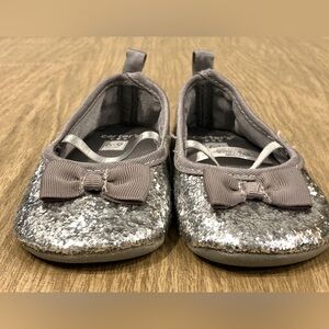 NWOT Carter’s Silver Glitter Crib Shoes 6 months